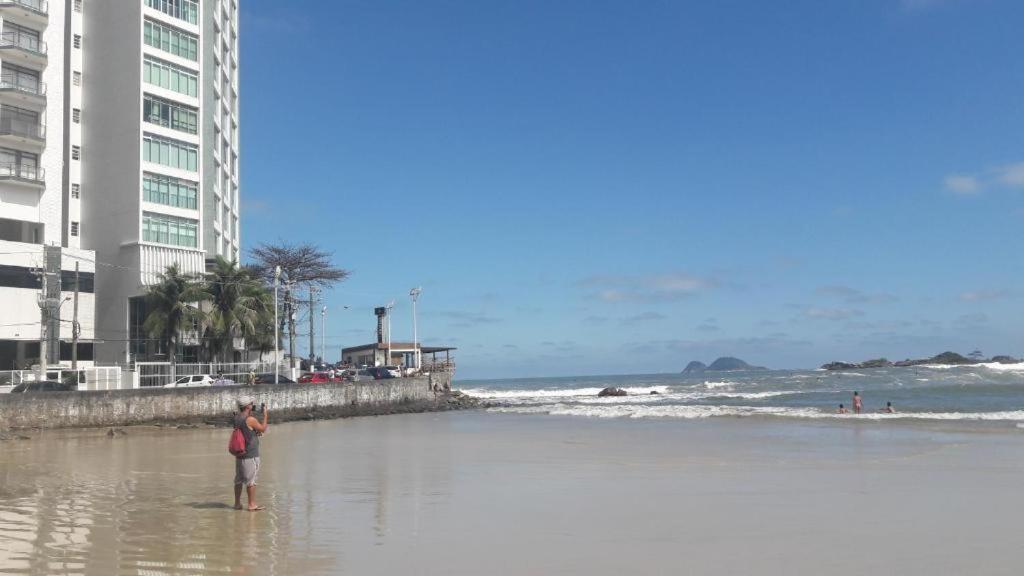 Pe Na Areia - Com Servico De Praia Guaruja Luaran gambar